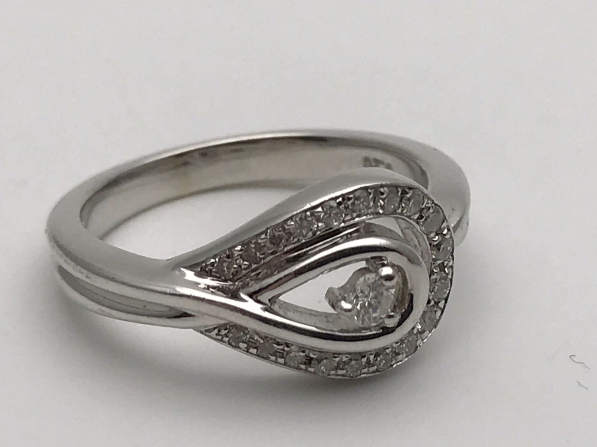RRP £2500 A WHITE GOLD DIAMOND RING MADE TO FORM A LOOP & SET WITH HIGH QUALITY DIAMONDS GIVING - Image 4 of 4