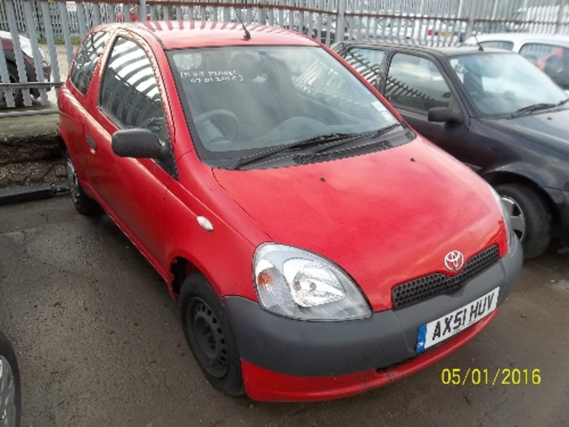 Toyota Yaris S - AX51 HUV Date of registration:  12.01.2002 998cc, petrol, manual, red Odometer - Image 2 of 4