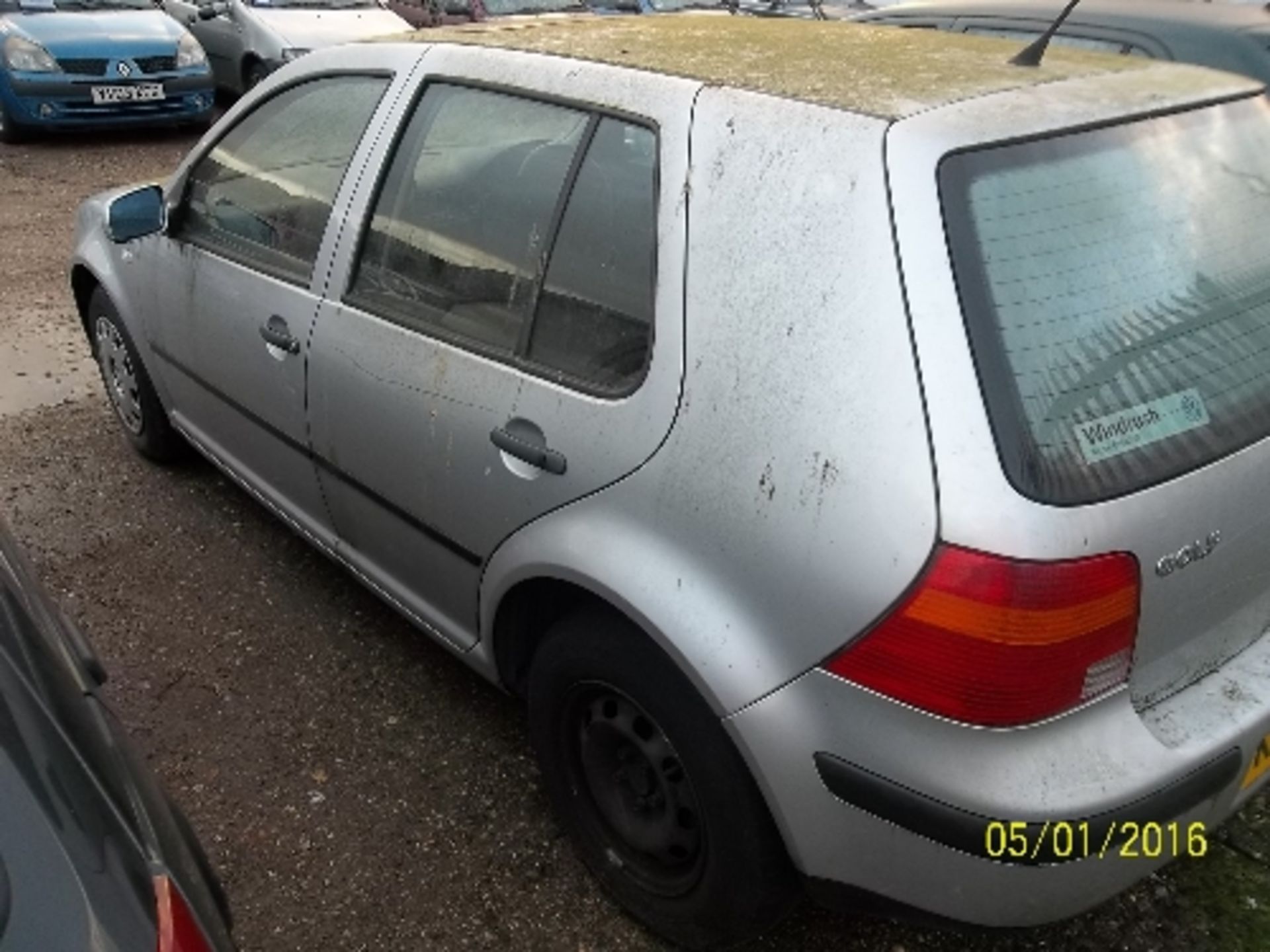 Volkswagen Golf S - X894 MGM Date of registration: 31.10.2000 1598cc, petrol, manual, silver - Image 4 of 4
