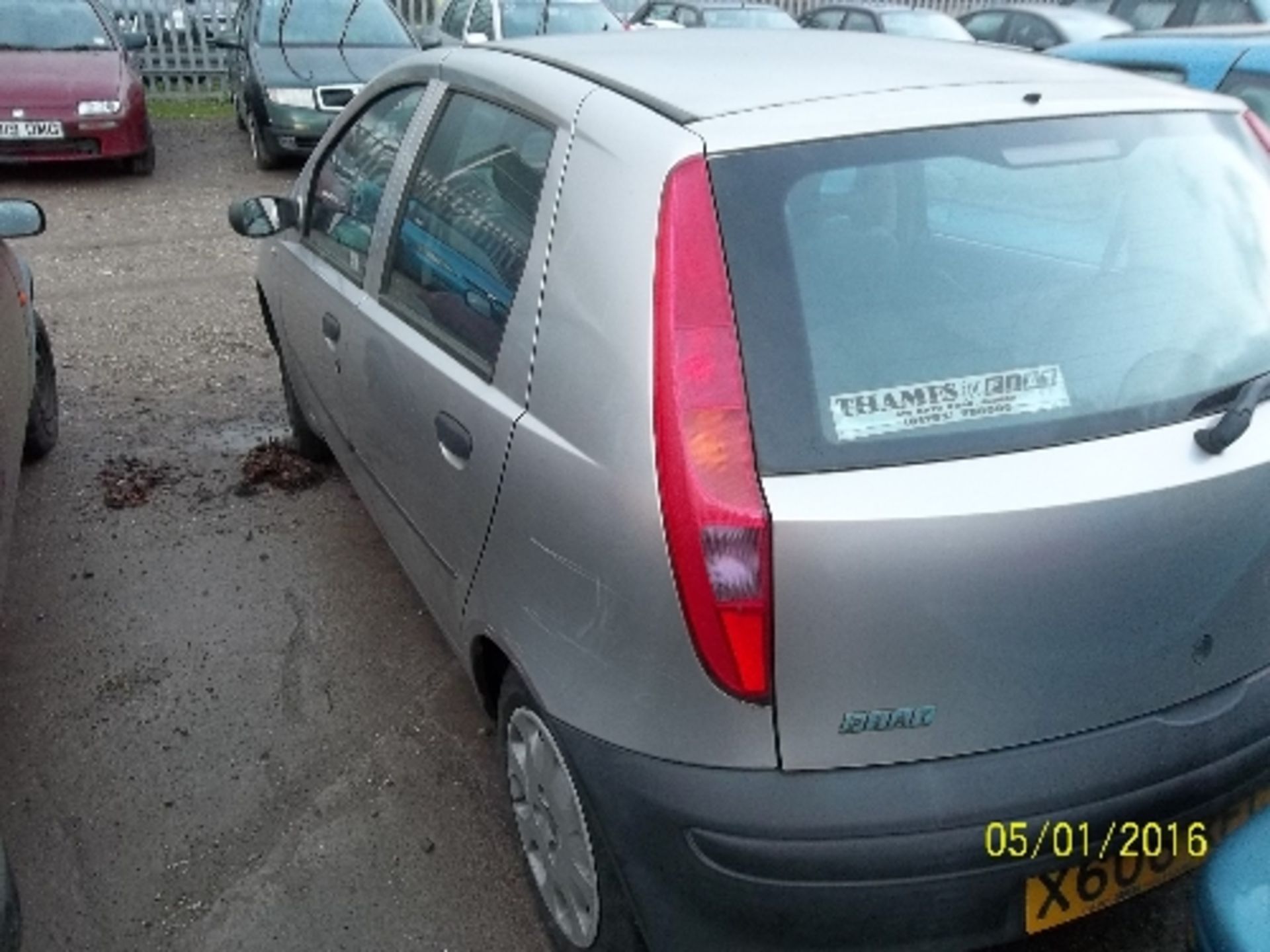 Fiat Punto 1.2 - X606 RFC Date of registration:  25.09.2000 1242cc, petrol, manual, grey Odometer - Image 4 of 4