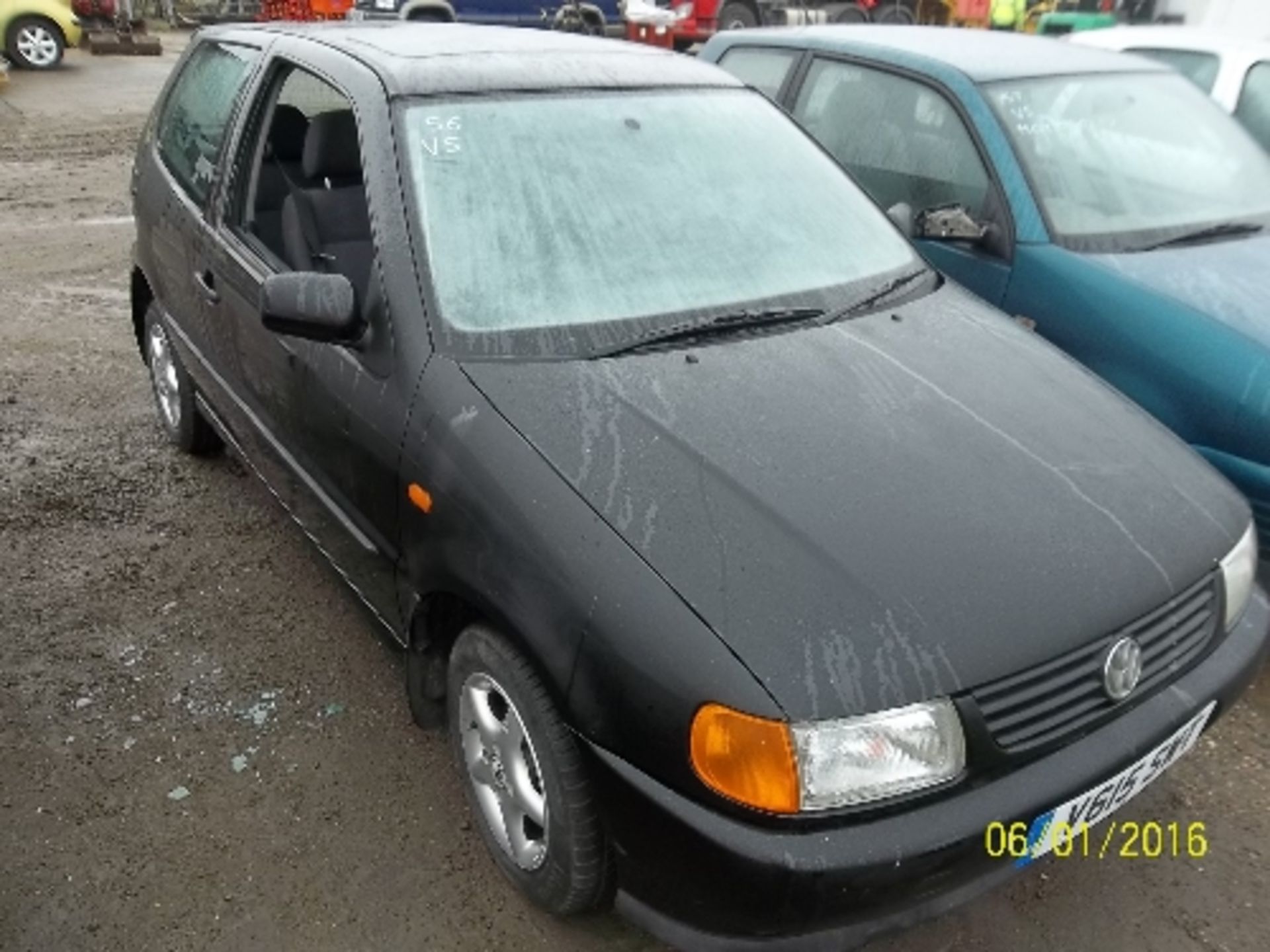 Volkswagen Polo 1.4 CL - V615 SWT Date of registration: 21.01.2000 1390cc, petrol, manual, black - Image 2 of 4