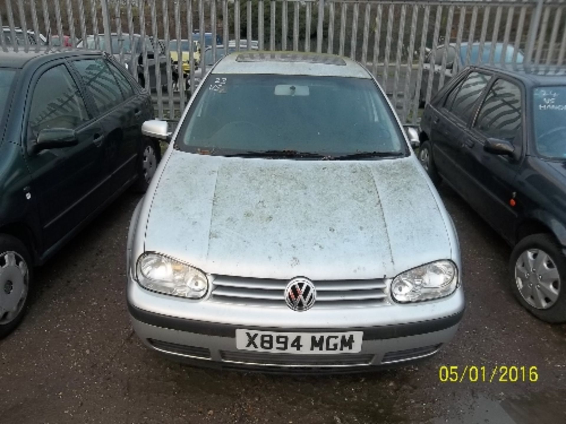 Volkswagen Golf S - X894 MGM Date of registration: 31.10.2000 1598cc, petrol, manual, silver