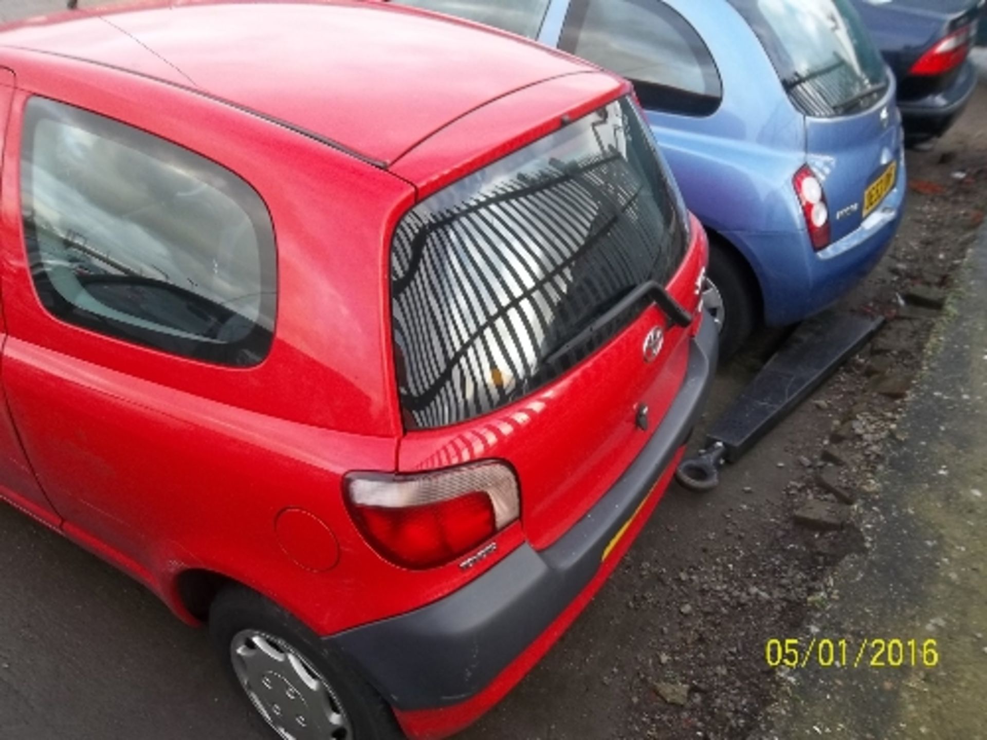 Toyota Yaris S - AX51 HUV Date of registration:  12.01.2002 998cc, petrol, manual, red Odometer - Image 3 of 4