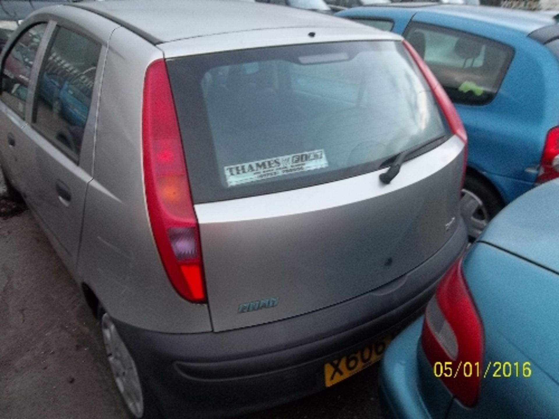 Fiat Punto 1.2 - X606 RFC Date of registration:  25.09.2000 1242cc, petrol, manual, grey Odometer - Image 3 of 4