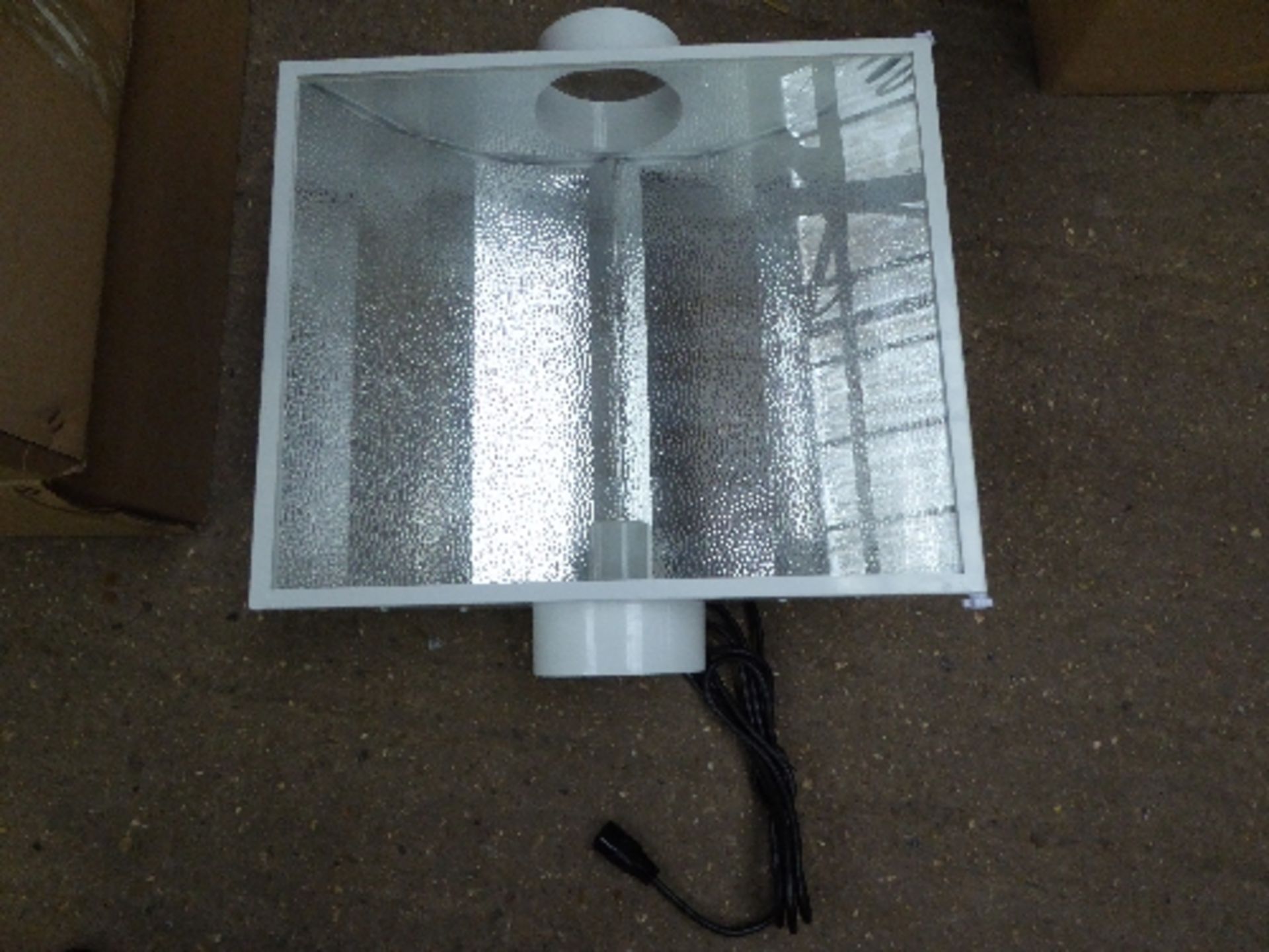 10 glass air cooled grow light reflectors, 57cm x 47cm - Image 2 of 3