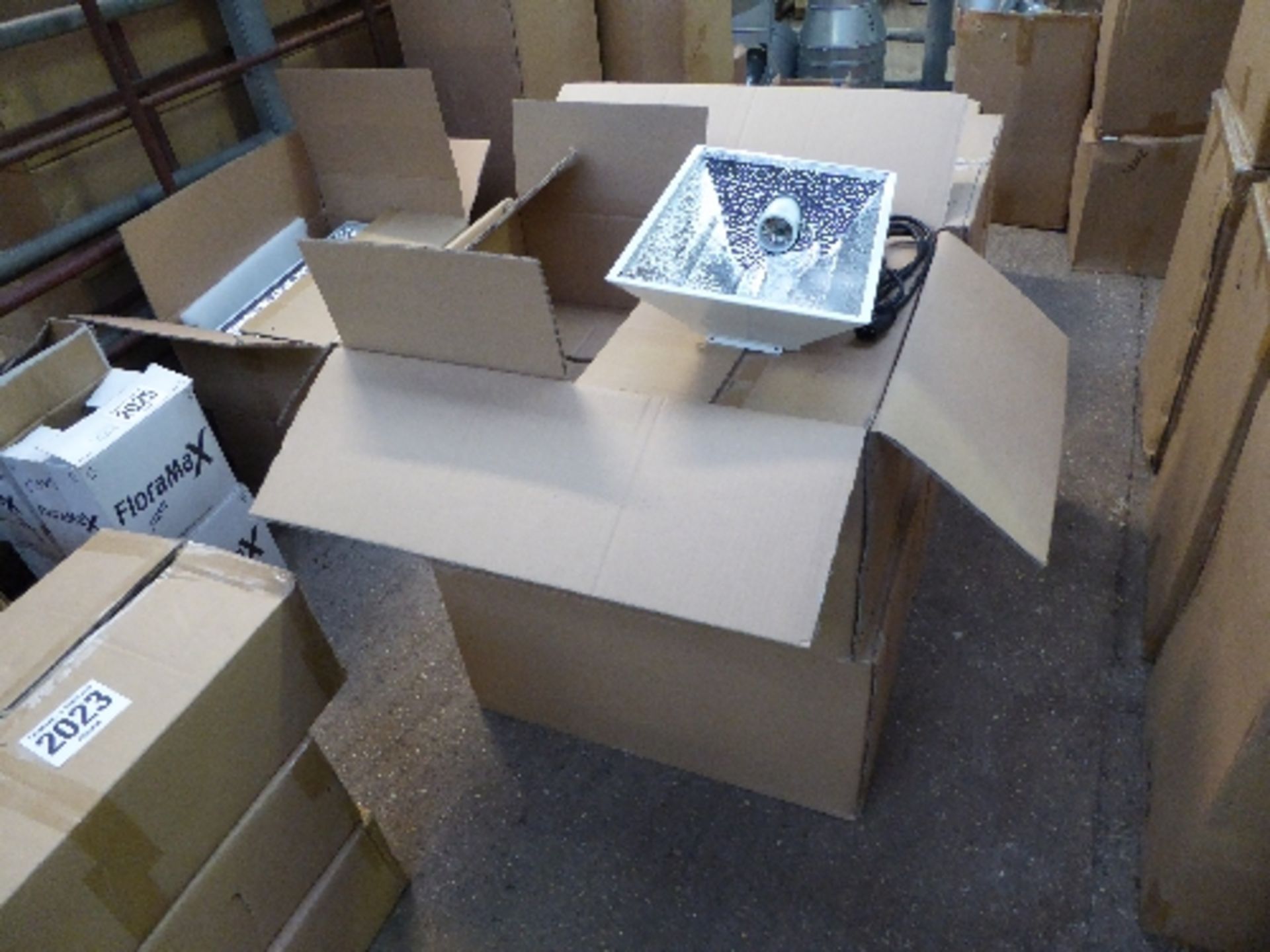 4 boxes HID micro grow light reflectors, 40cm x 27cm (4 per box)
