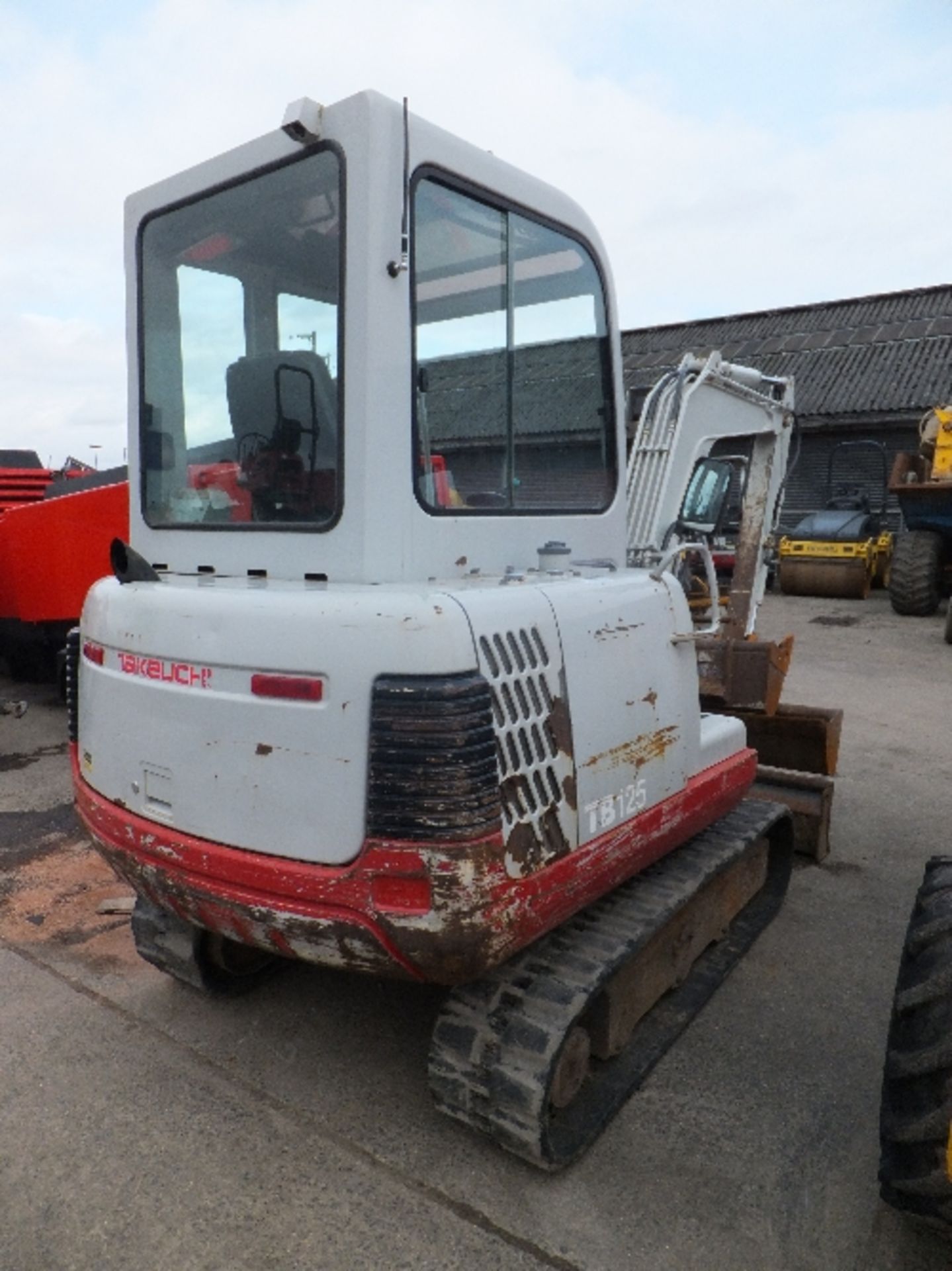 Takeuchi TB125 excavator (2008) 4810 hrs RDD c/w Quickhitch & 3 buckets - Image 8 of 8