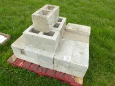 20 concrete breeze blocks