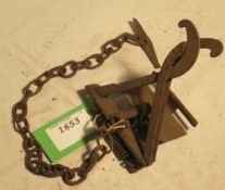 Imbra rabbit trap with an unusual designed hinge plate