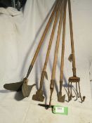 5 assorted cultivating tools i.e potato moulding-up tool, hoes and weed hook