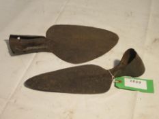 Grubber and an arrow-head turf paring iron