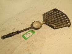 Very rare cast iron grid iron with enamelled channels and dripping reservoir