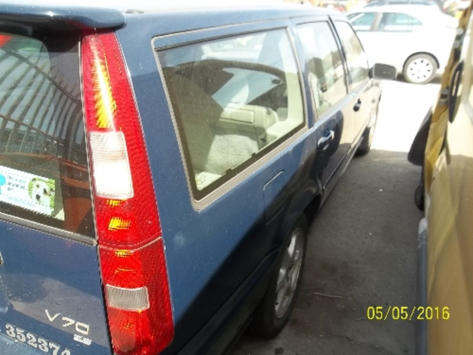 Volvo V70 SE 10V Estate - R910 FAR Date of registration: 27.03.1998 2435cc, petrol, manual, blue - Image 2 of 4