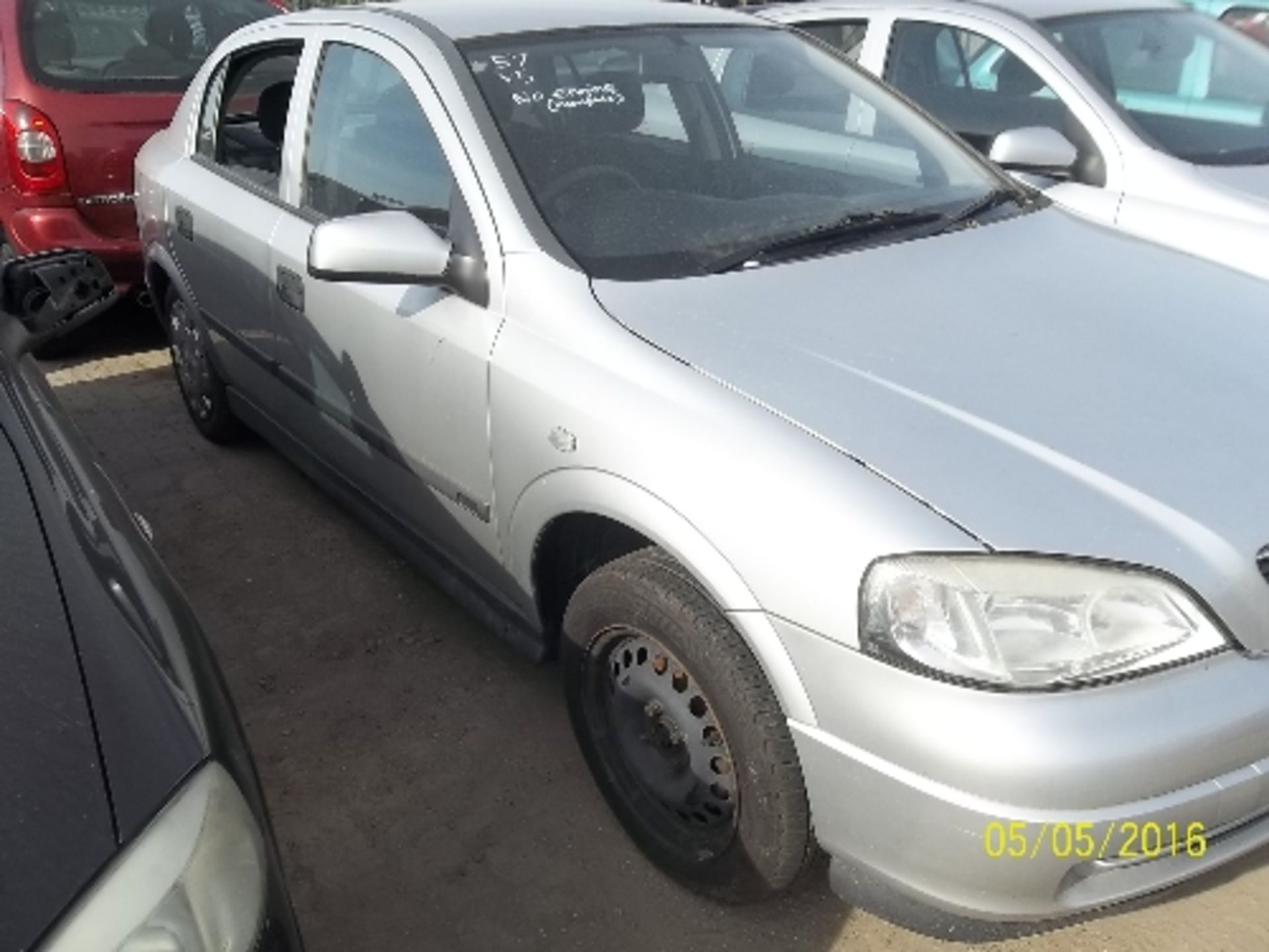 Vauxhall Astra Club 8V - RJ02 XKN Date of registration: 26.04.2002 1598cc, petrol, manual, silver - Image 2 of 4