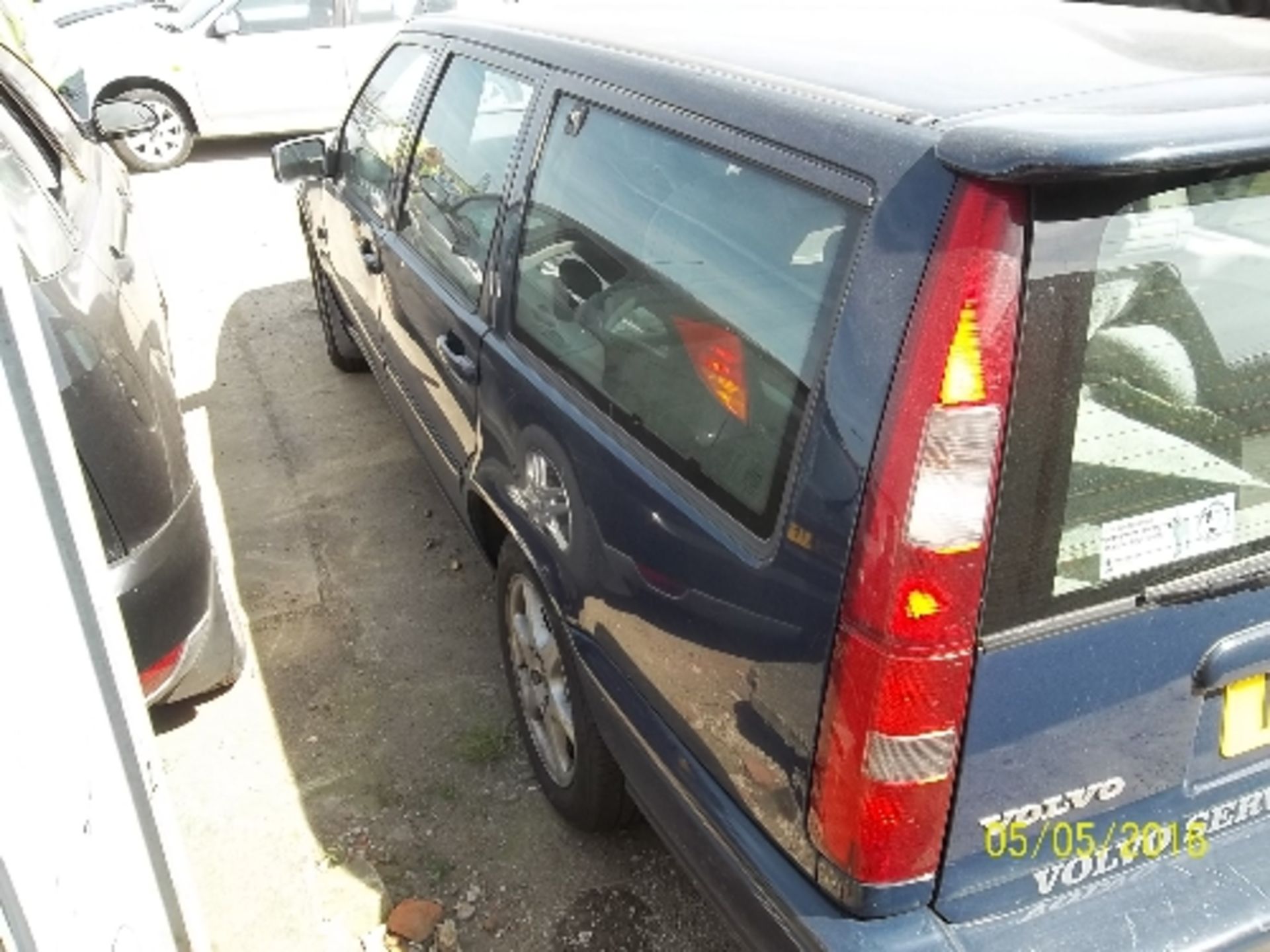 Volvo V70 SE 10V Estate - R910 FAR Date of registration: 27.03.1998 2435cc, petrol, manual, blue - Image 4 of 4