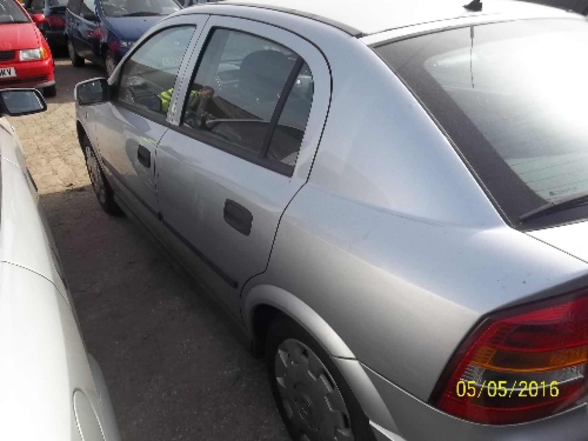 Vauxhall Astra Club 8V - RJ02 XKN Date of registration: 26.04.2002 1598cc, petrol, manual, silver - Image 4 of 4