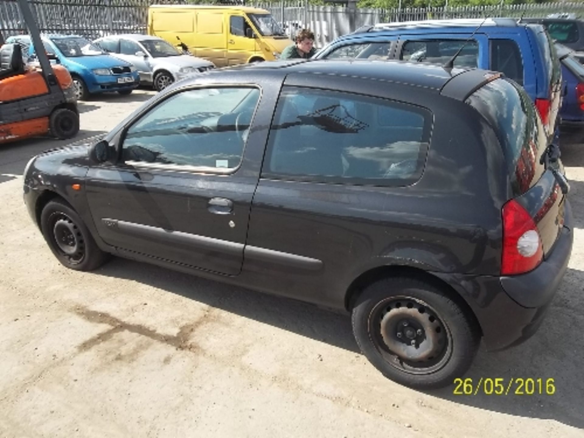 Renault Clio Expression - KY52 TLJ Date of registration: 05.11.2002 1149cc, petrol, manual, black - Image 4 of 4