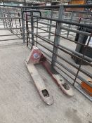 Pallet truck 2000kg