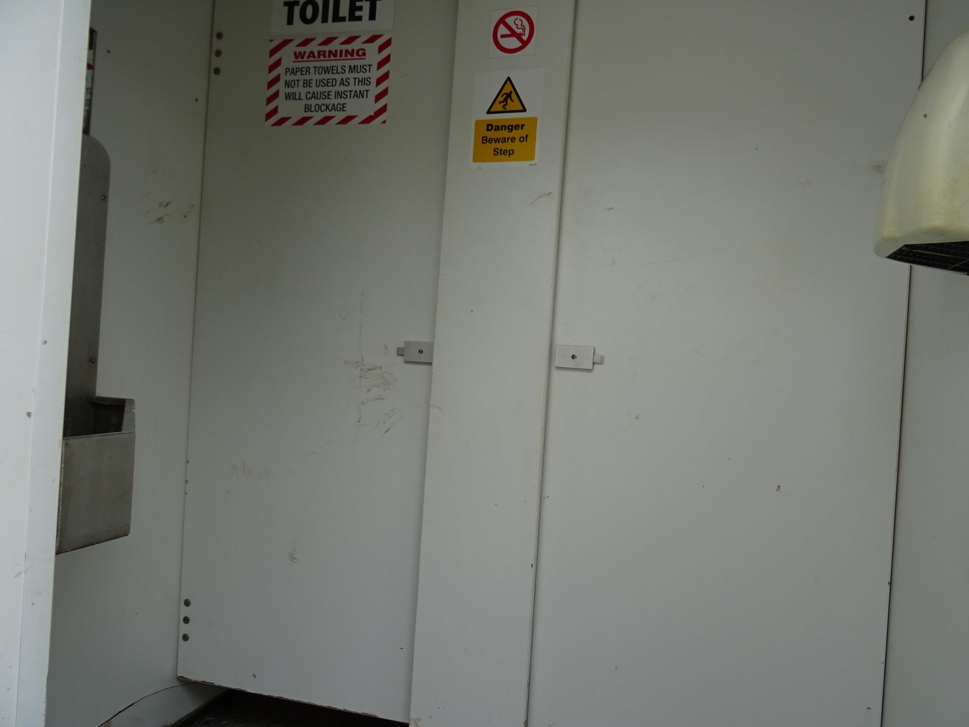 14ft x 8ft 12v welfare unit (Eco cabin) (13877) Fresh water & waste tank, canteen, toilet & drying - Image 16 of 32