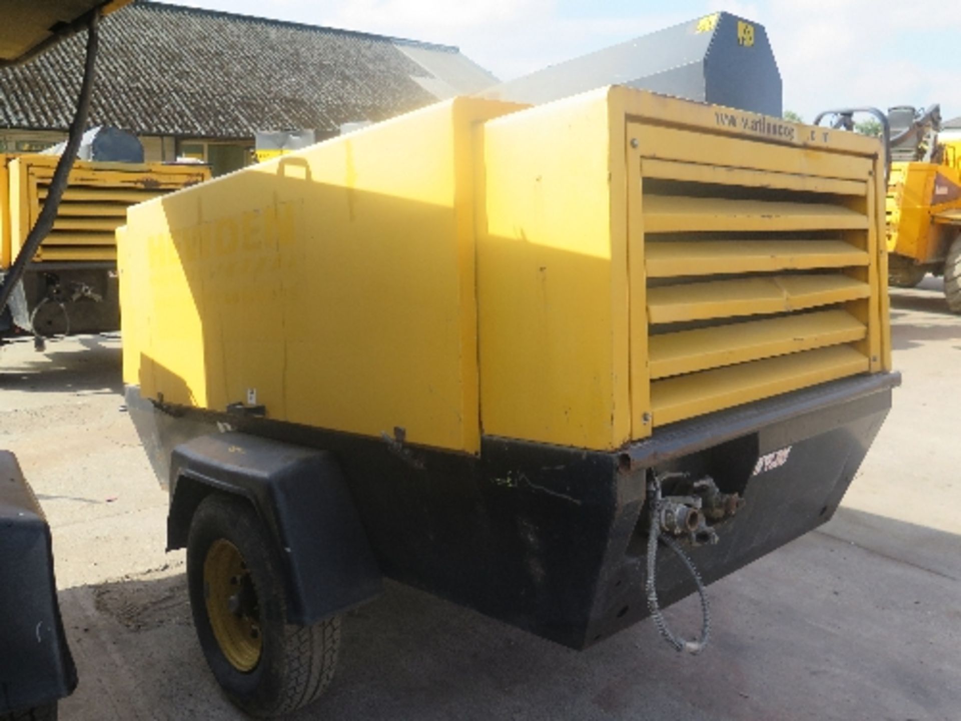 Atlas Copco XAHS186 compressor (2006) 4,517 hrs 148516 - Image 2 of 5