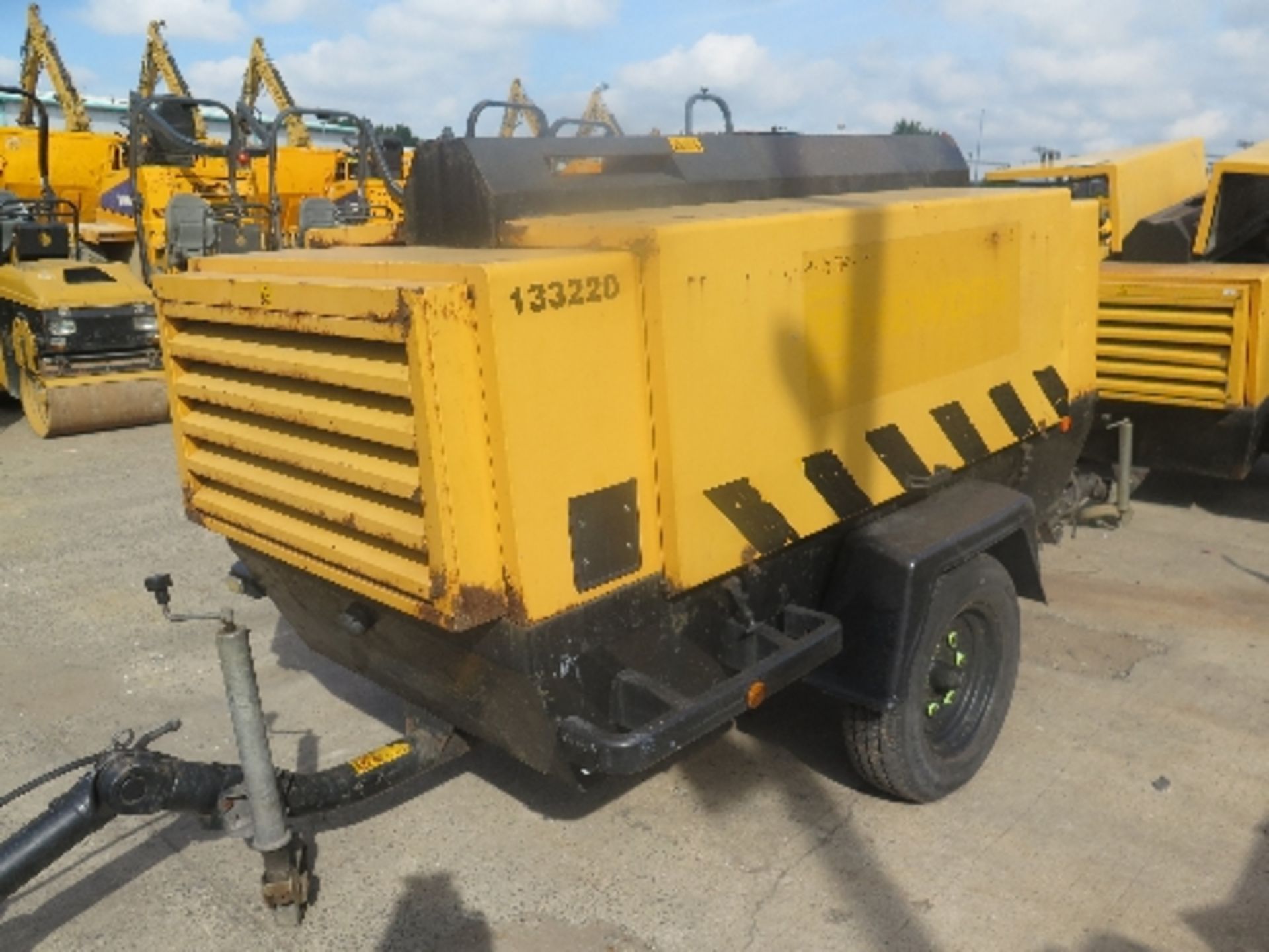 Atlas Copco XAHS186 compressor (2004) 1,999 hrs 133220