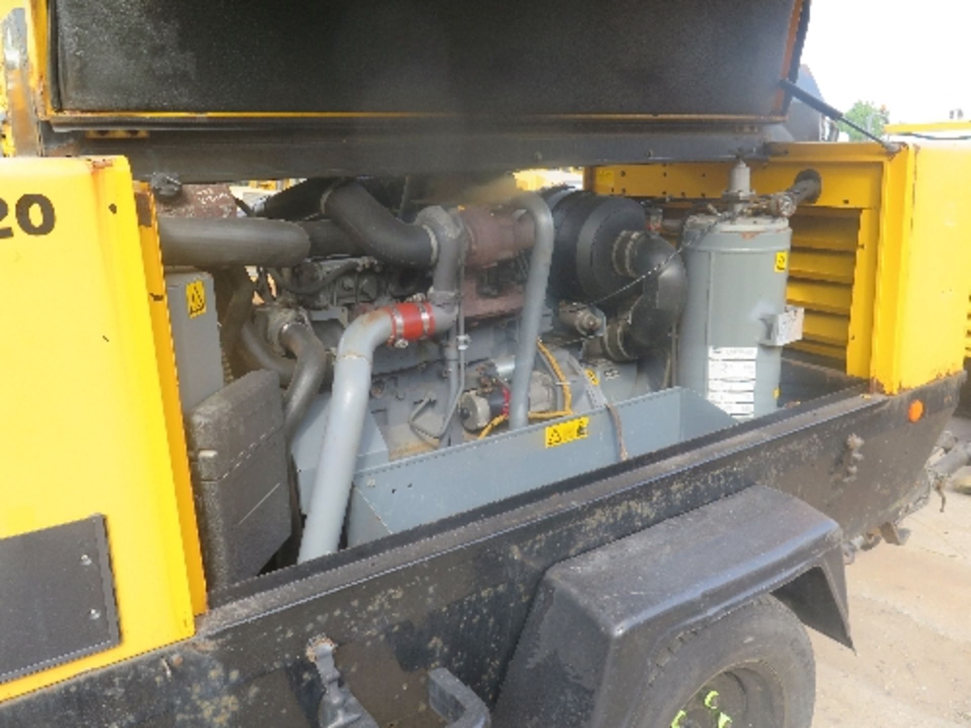 Atlas Copco XAHS186 compressor (2004) 1,999 hrs 133220 - Image 5 of 5