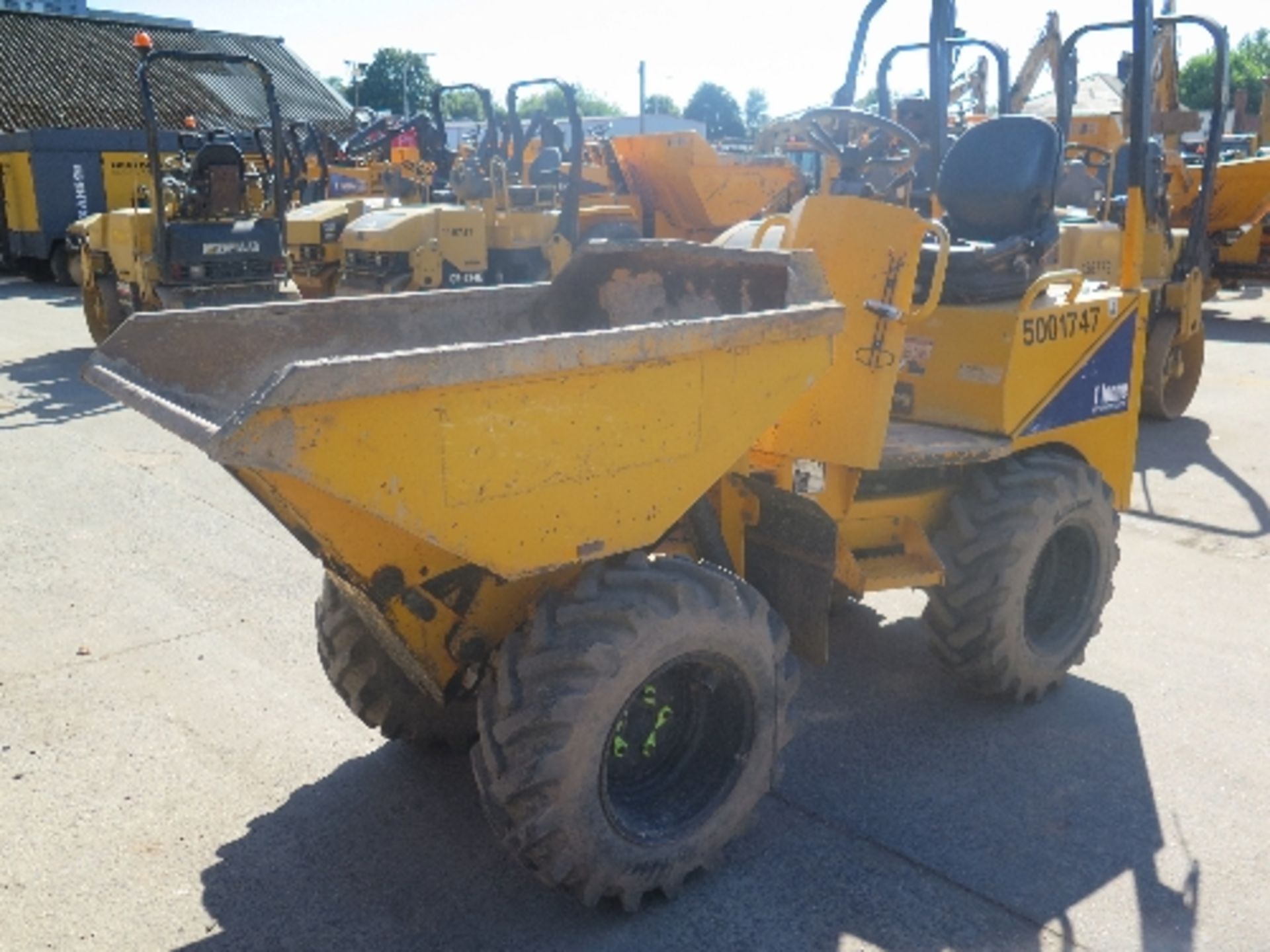 Thwaites 1 tonne high discharge dumper (2008) 1,675 hrs 5001747 - Image 2 of 5