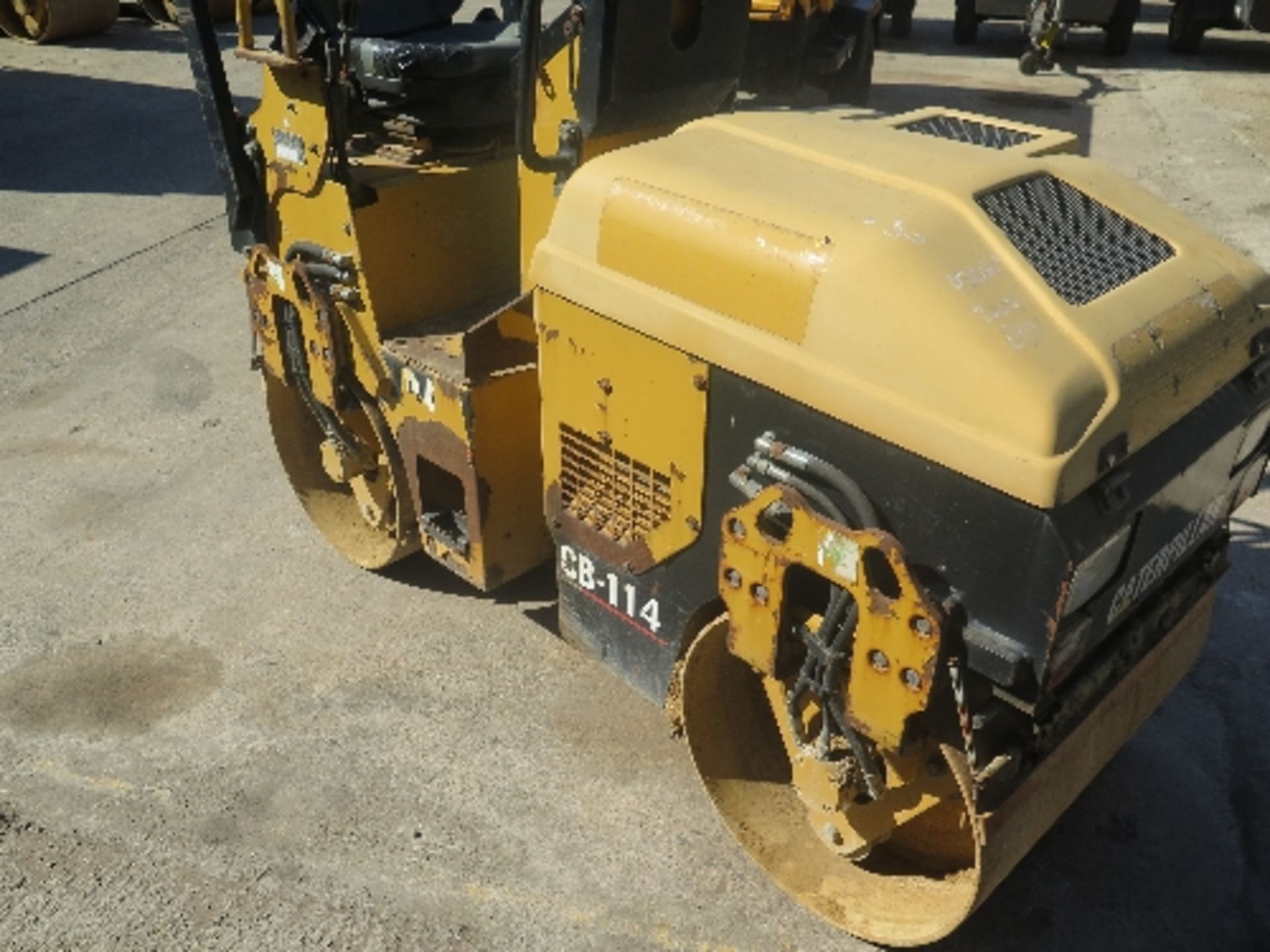 Caterpillar CB114E roller (2007) 434 hrs 149671 - Image 2 of 4