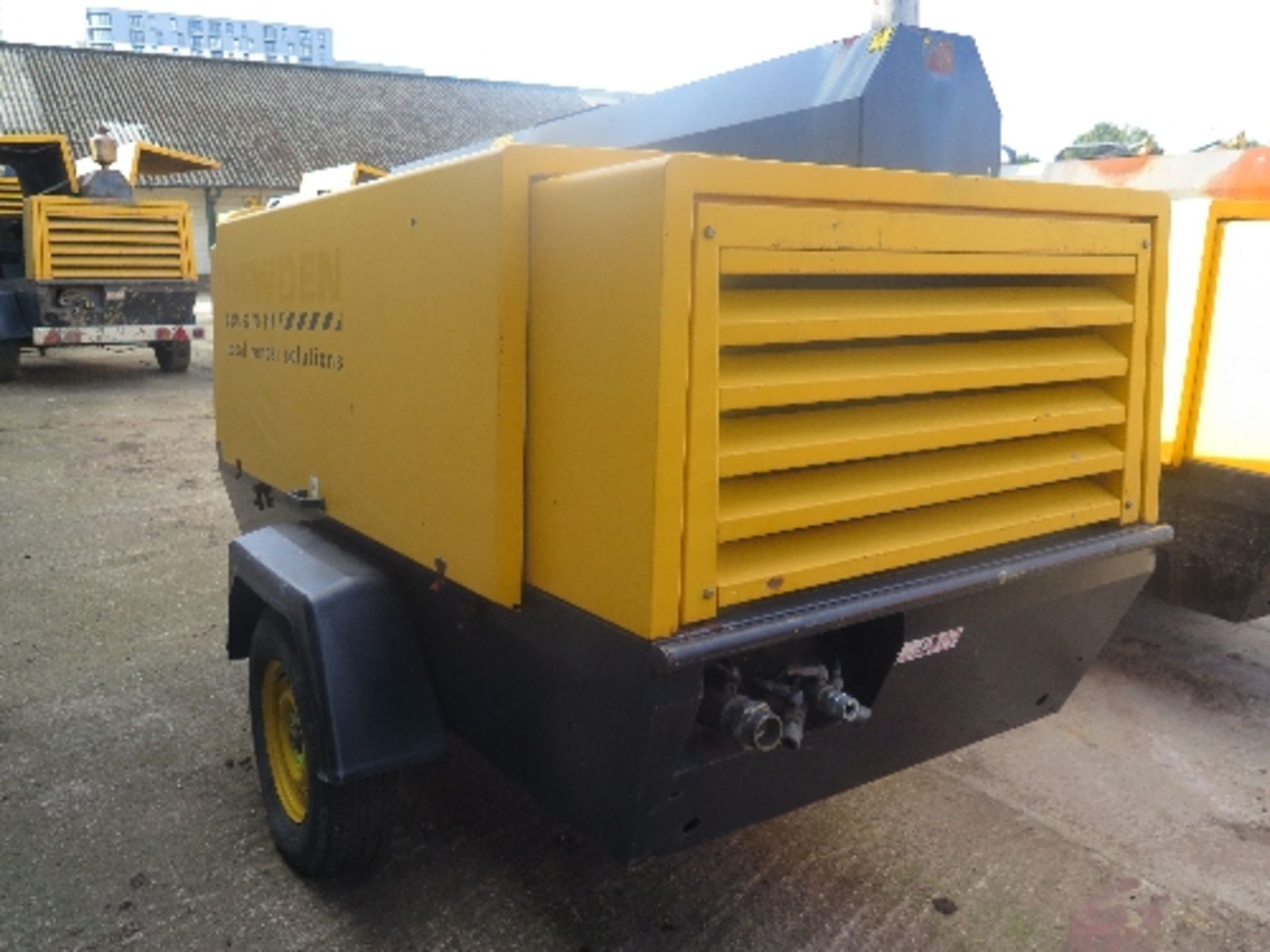 Atlas Copco XAS136 compressor (2007) 1,011 hrs 155909 - Image 2 of 5