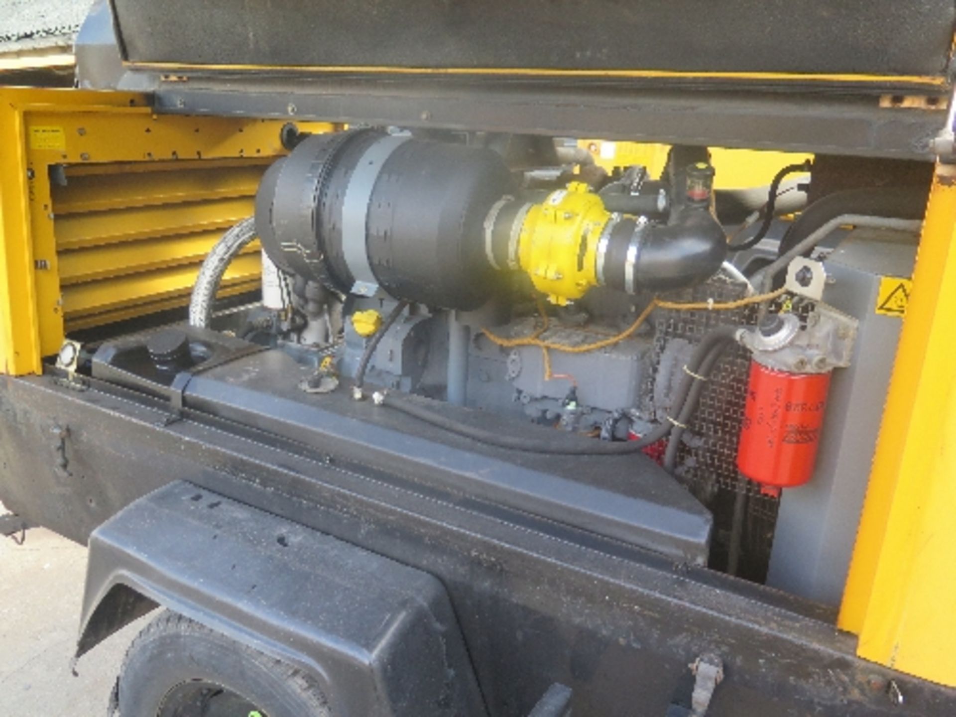 Atlas Copco XAHS186 compressor (2004) 1,999 hrs 133220 - Image 4 of 5