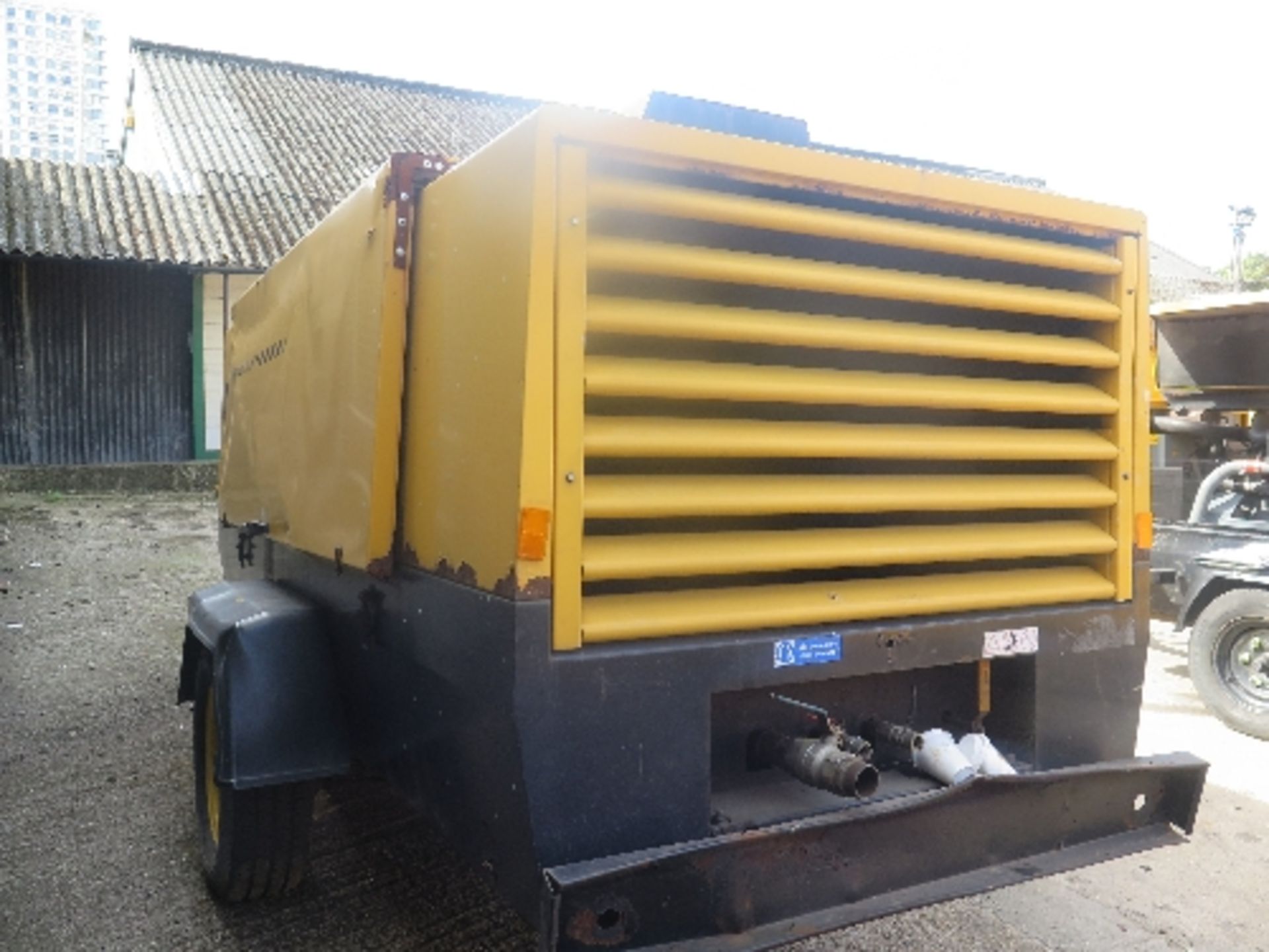 Atlas Copco XAHS236 compressor (2007) 152913 - 7,052 hours - Image 2 of 5