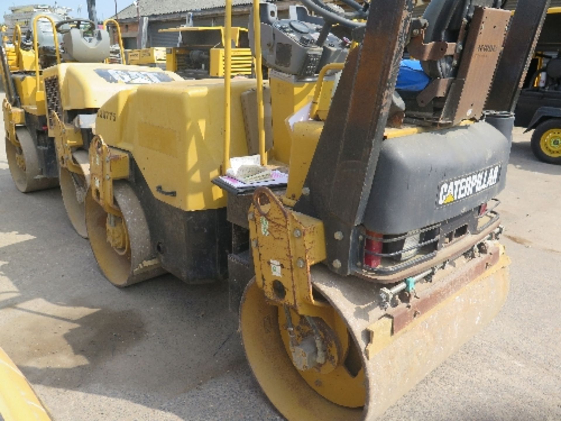 Caterpillar CB224E tandem roller (2007) 136775 - 1,222 hours