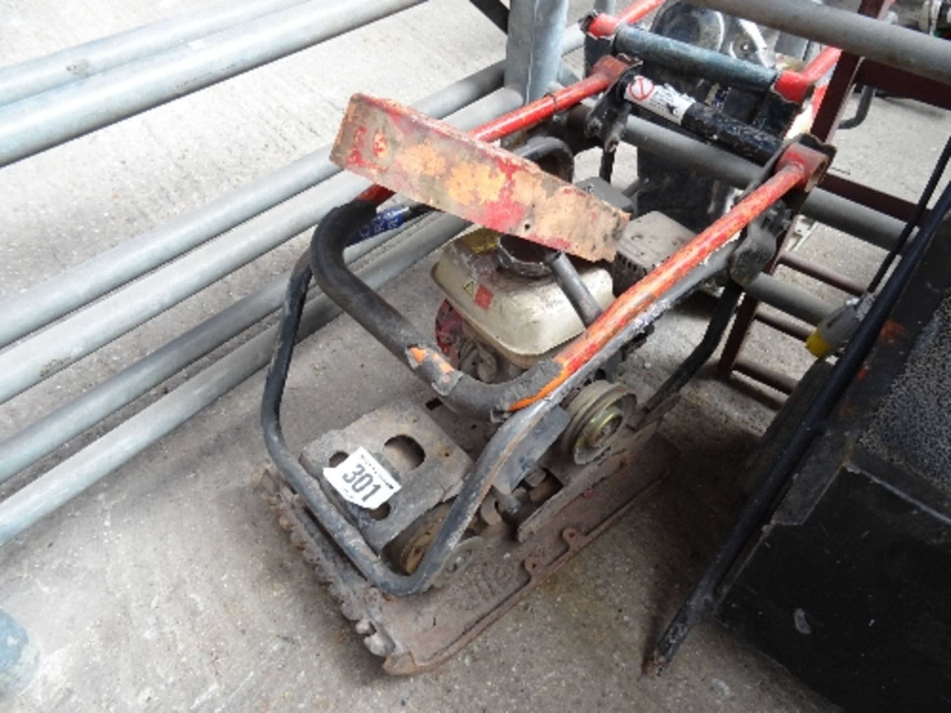 Petrol plate compactor