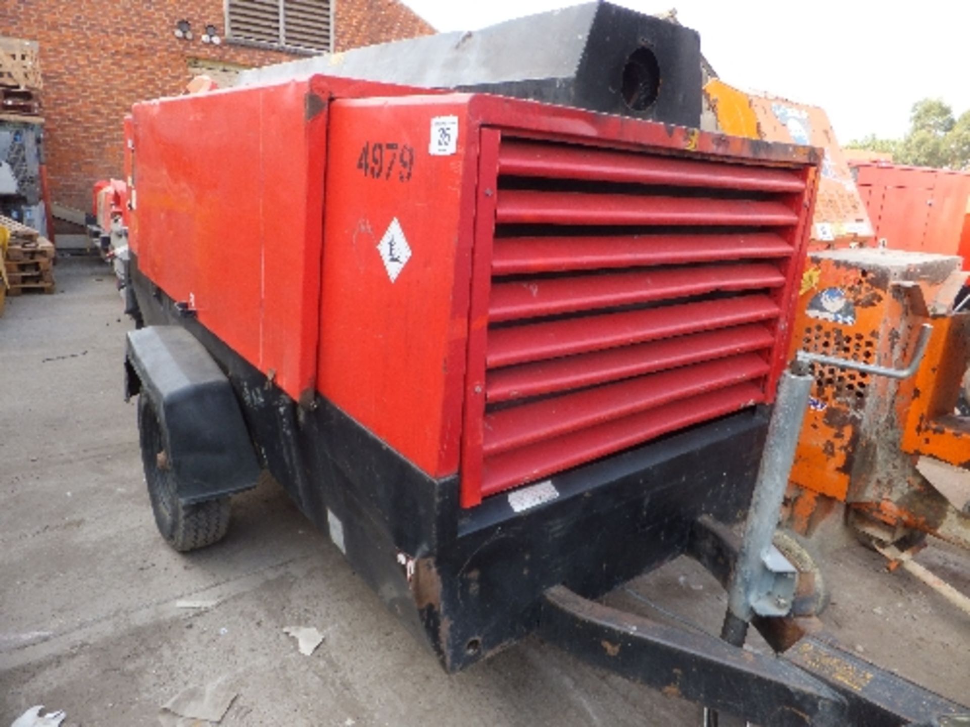 Atlas Copco XAHS236MD compressor (2005) 9114 hrs RMA 4979 - Image 2 of 7