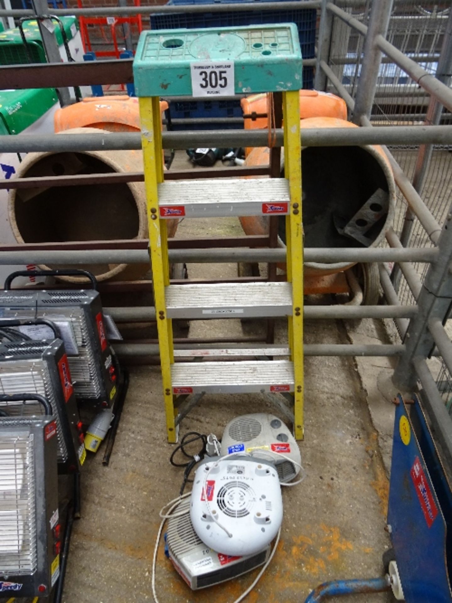 3 electric heaters 240v & step ladders