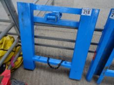 Forklift lifting frame