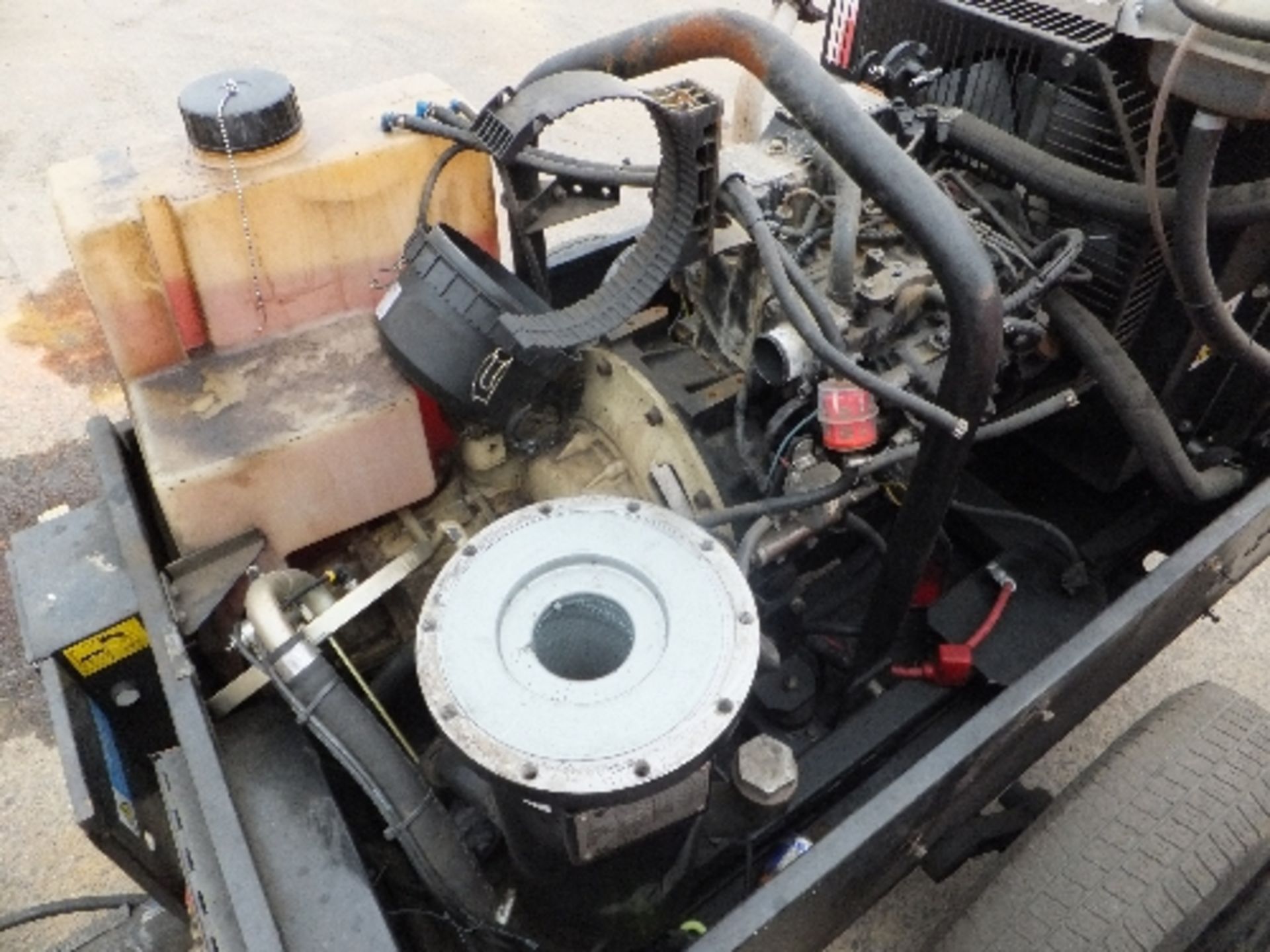 Doosan 7/31e compressor generator  No canopy, engine & airend partly dismantled - Image 2 of 2