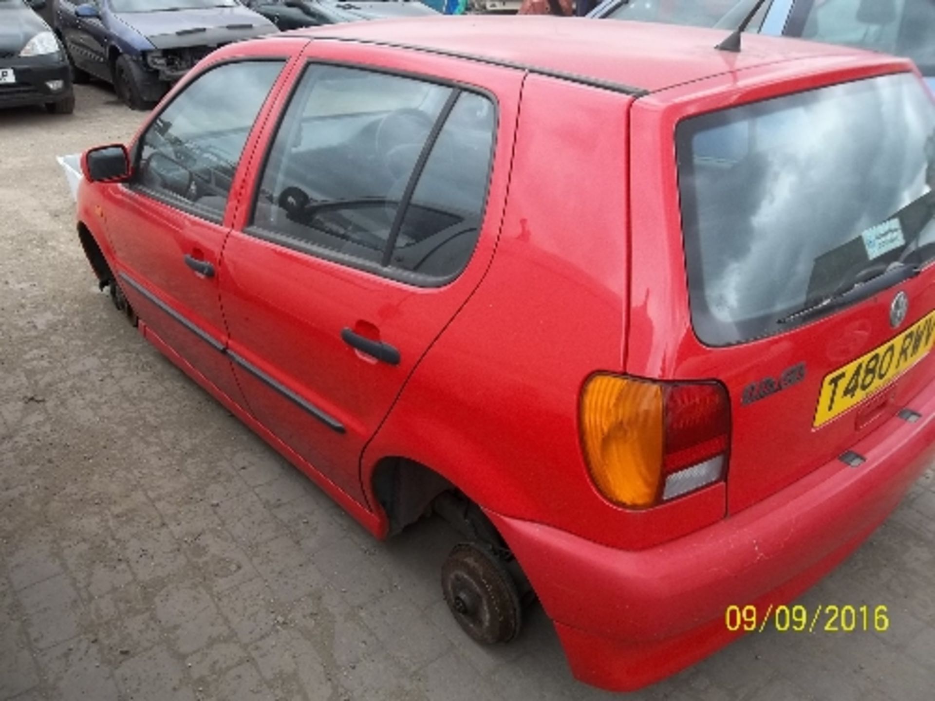 Volkswagen Polo 1.4 CL - T480 RWV Date of registration: 02.03.1999 1390cc, petrol, manual, red - Image 4 of 4