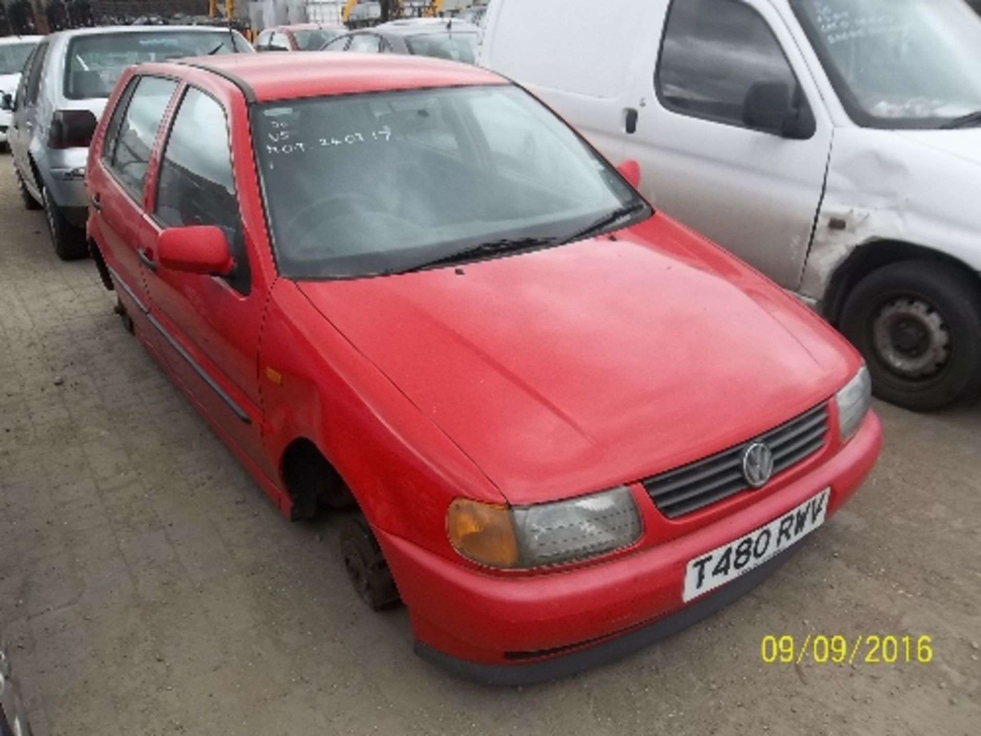 Volkswagen Polo 1.4 CL - T480 RWV Date of registration: 02.03.1999 1390cc, petrol, manual, red