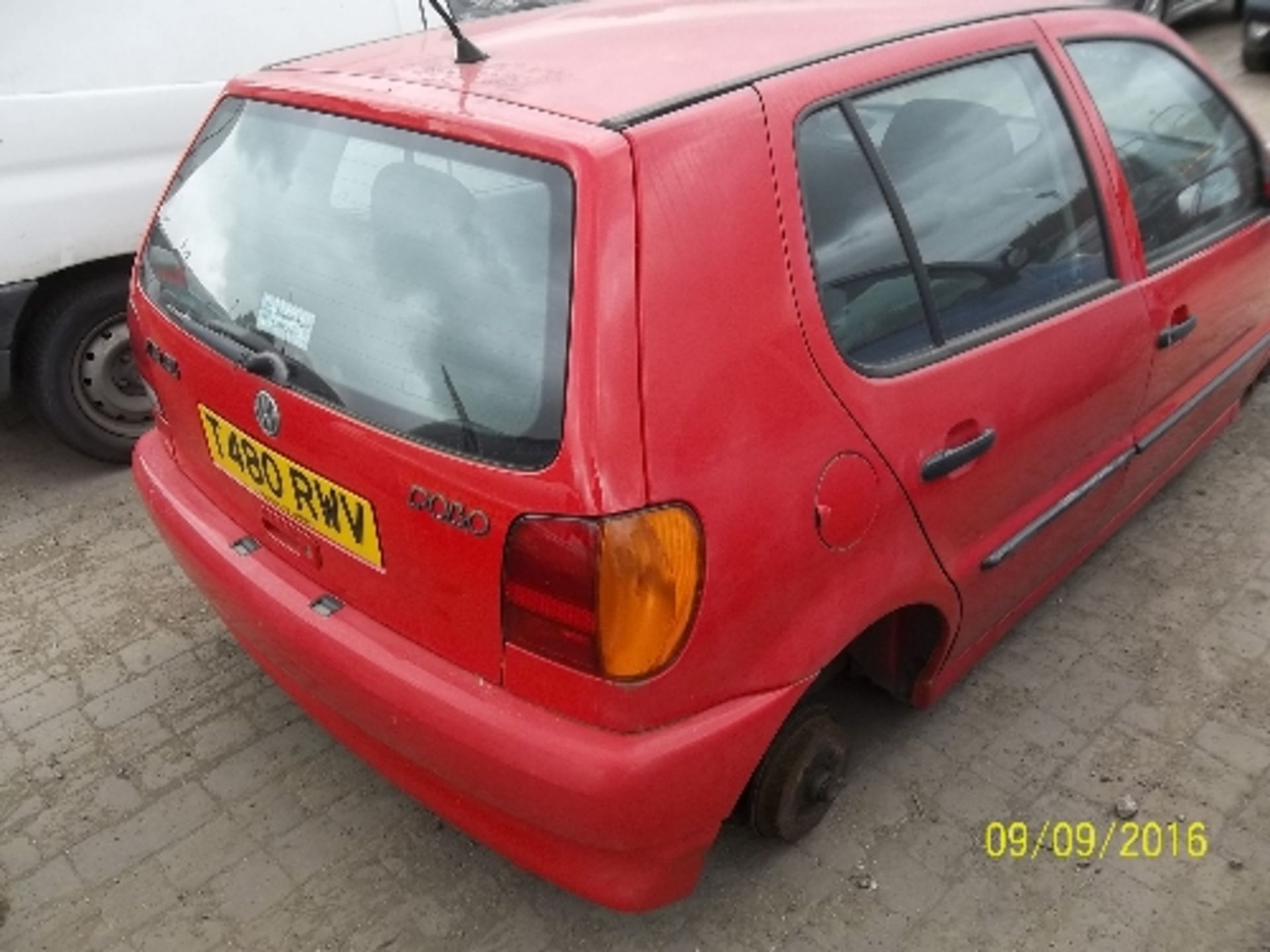 Volkswagen Polo 1.4 CL - T480 RWV Date of registration: 02.03.1999 1390cc, petrol, manual, red - Image 3 of 4