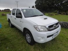 Toyota Hilux HL2 D4D 4x4 DCB, manual, white, 1 owner, 3 keys, MOT expires 7th November 2016, 99,