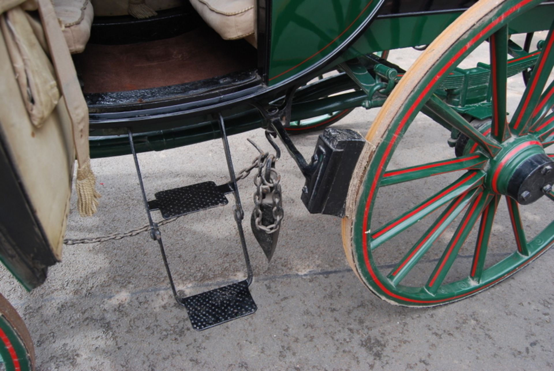 PARK DRAG - Built by Holland & Holland on mail axles, perch, telegraph springs and iron shod English - Image 2 of 6