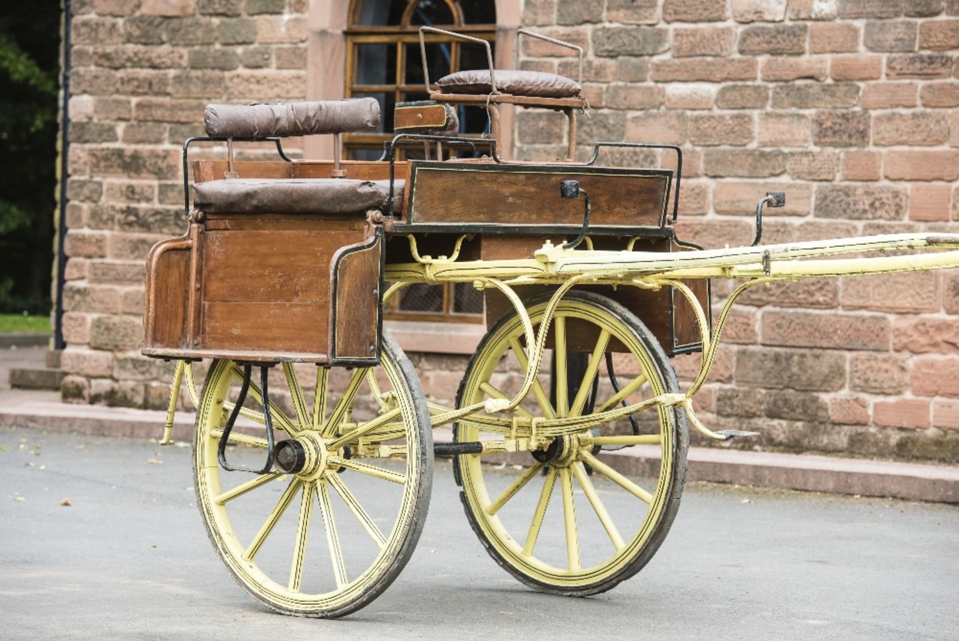 JAUNTING CAR - Built by Johnson of York to suit 16 hh and over; the natural varnished wooden body