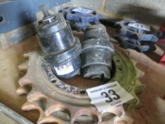 2 Hitachi ZX30 sprockets and track rollers