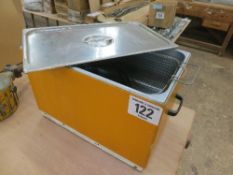 Ultrasonic cleaning tank with heater