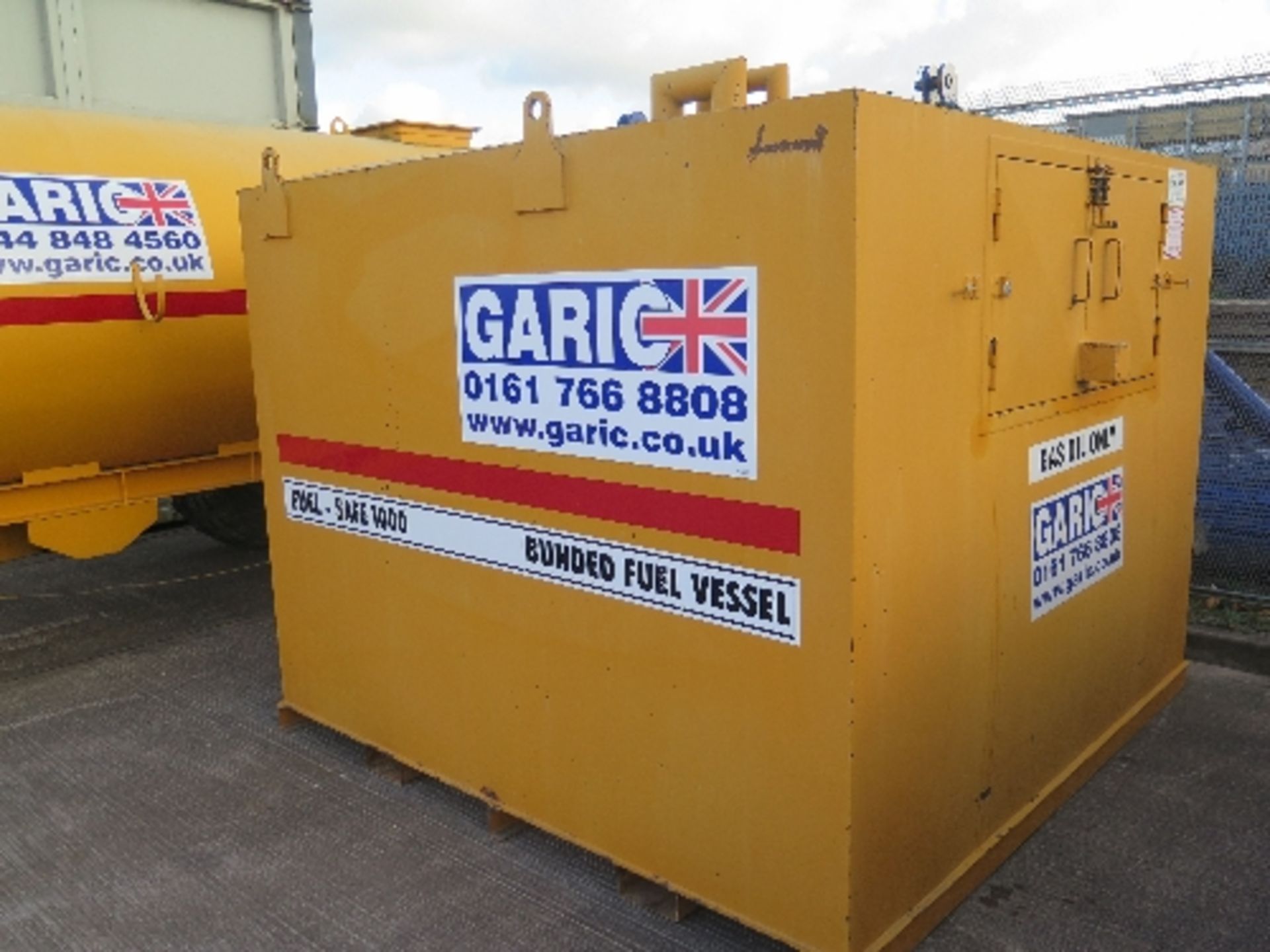 1,000 litre tank c/w diesel pump 17098