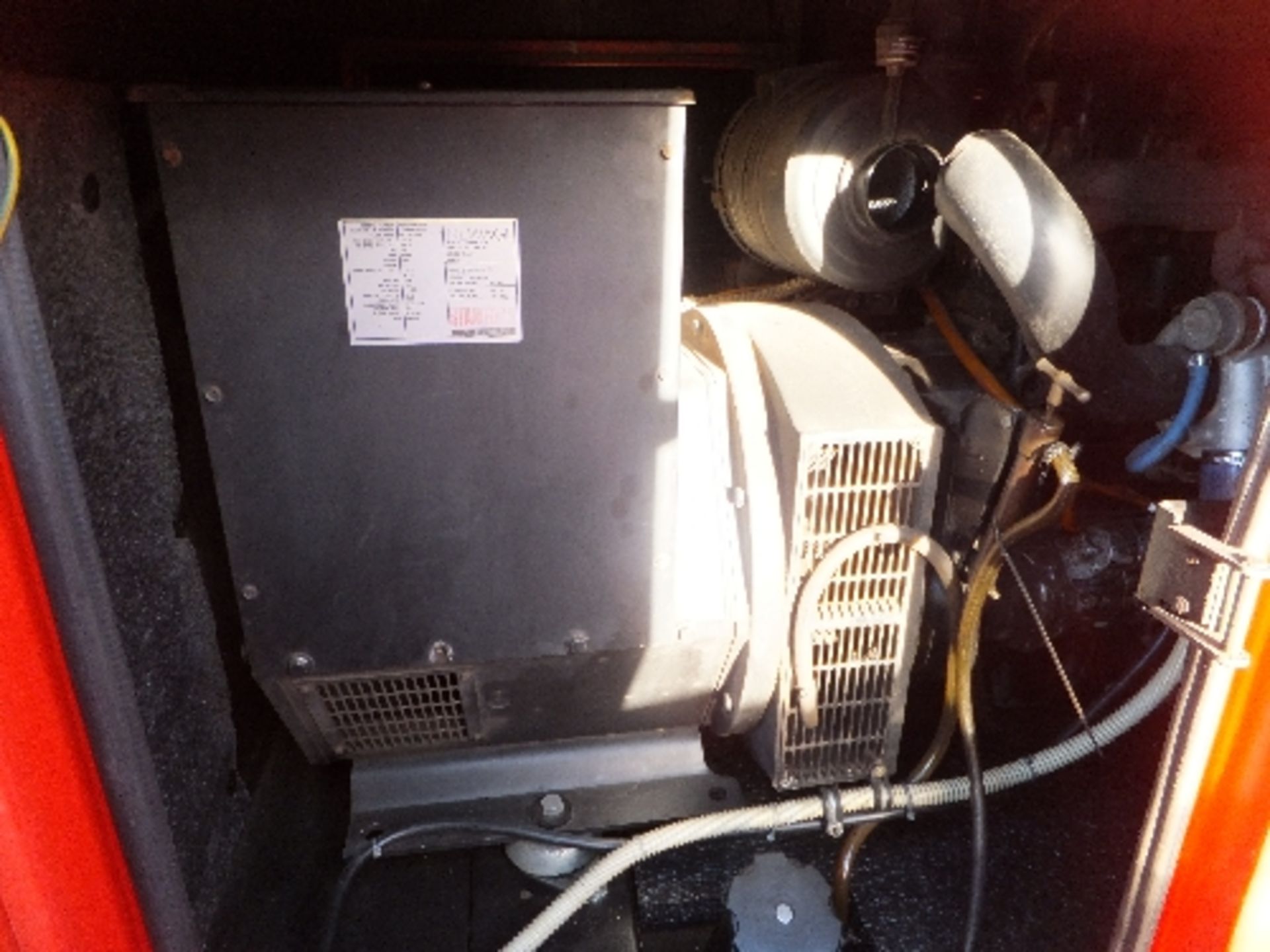 Genset MG115 generator  29865 hrs  Runs, no power This lot is sold on instruction of Speedy - Image 3 of 5