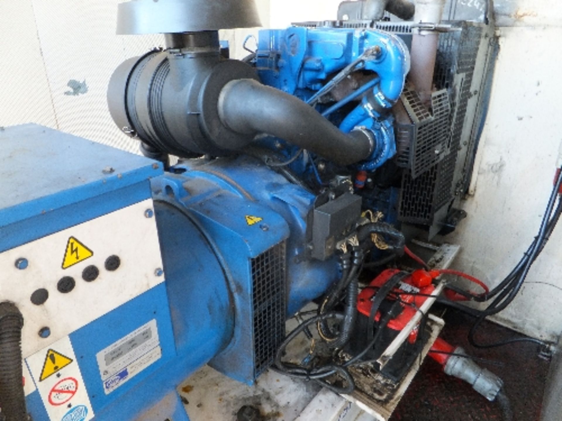 FG Wilson 75kva generator in secure unit 3,763 hrs HF2837 - Image 4 of 8