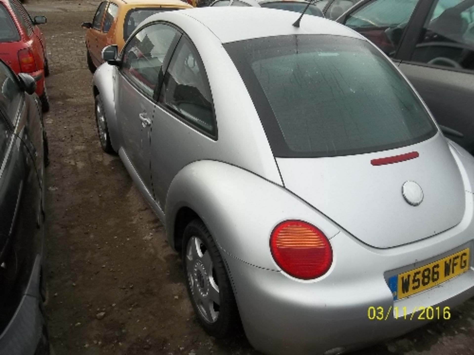 Volkswagen Beetle - W586 WFGDate of registration: 09.05.20001984 cc, petrol, silverOdometer - Image 4 of 4