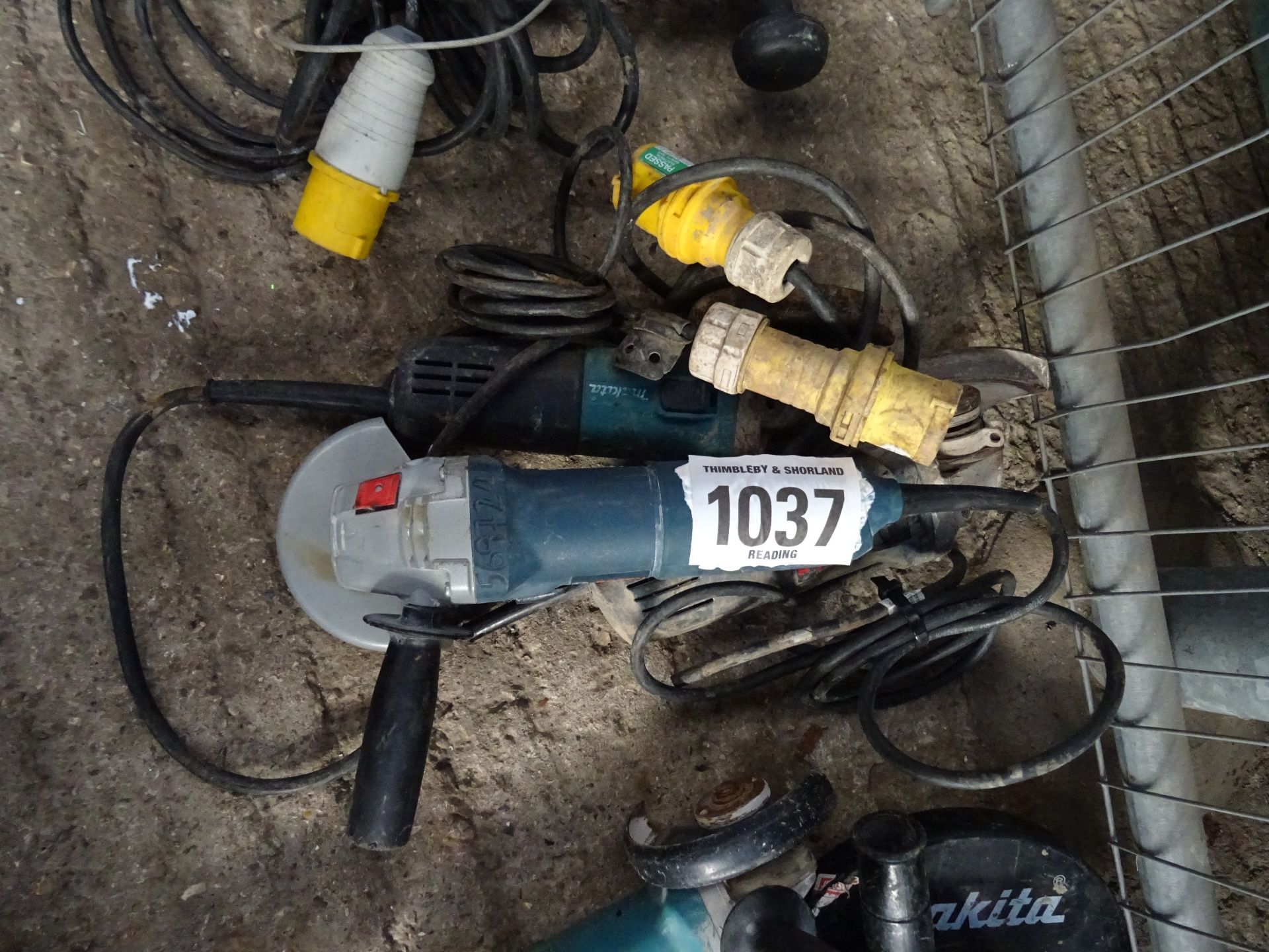 2 Bosch grinders 110v, 1 Makita grinder 110v